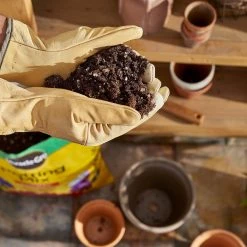 Miracle-Gro Soil & Soil Amendments 16-Quart Potting Soil Mix -Cheap Landscaping Store 05413035