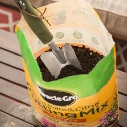 Miracle-Gro Soil & Soil Amendments 8-Quart Potting Soil Mix -Cheap Landscaping Store 05444617