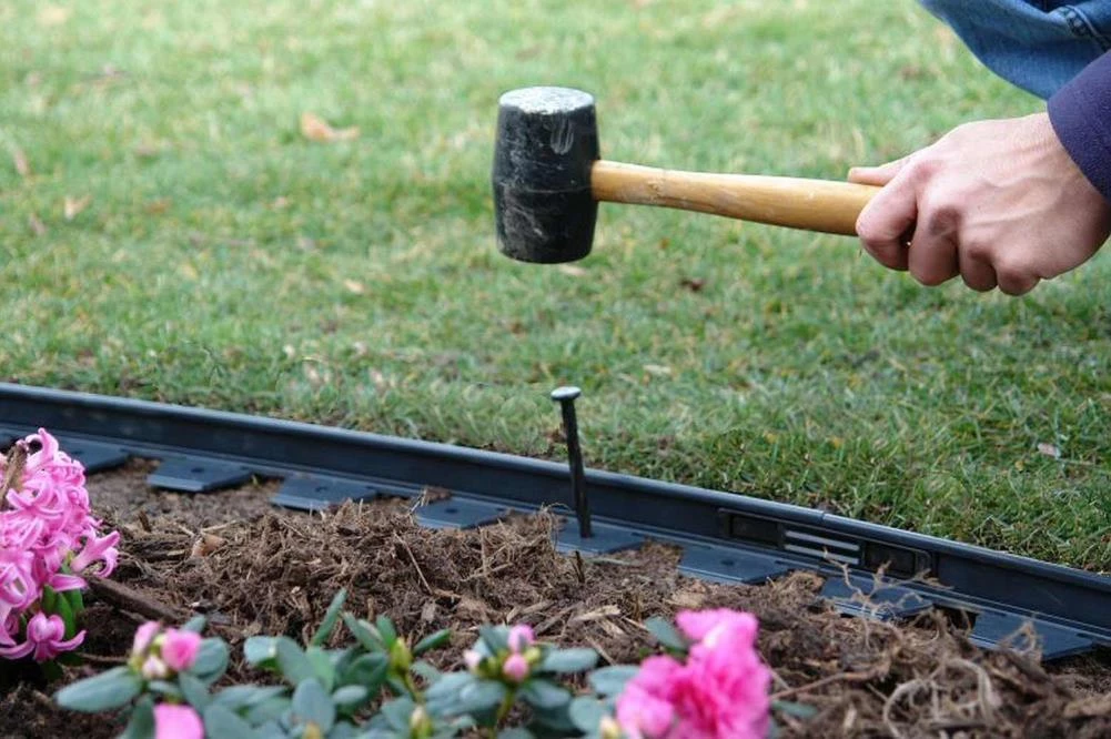 EasyFlex 144-Pack 8-in Black Plastic Edging Stake 4 EasyFlex 144-Pack 8-in Black Plastic Edging Stake - Image 4