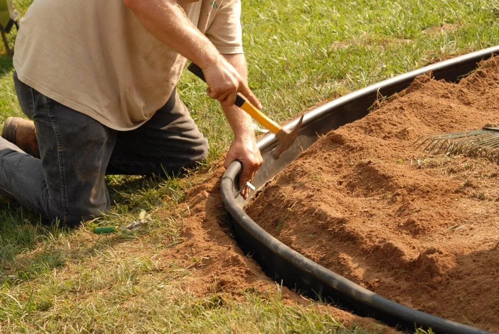 Expert Edge Professional-Grade 60-ft Black Plastic Landscape Edging Roll 4 Expert Edge Professional-Grade 60-ft Black Plastic Landscape Edging Roll - Image 4