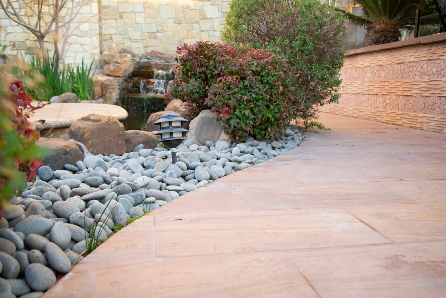 WonderLand Landscaping Rock 0.4-cu ft Gray Decorative Rock 5 WonderLand Landscaping Rock 0.4-cu ft Gray Decorative Rock - Image 5