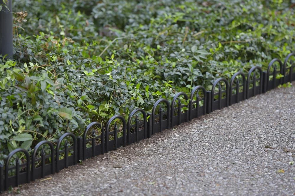 EasyFlex 8-Pack 10-ft Black Plastic Landscape Edging Bundle 4 EasyFlex 8-Pack 10-ft Black Plastic Landscape Edging Bundle - Image 4